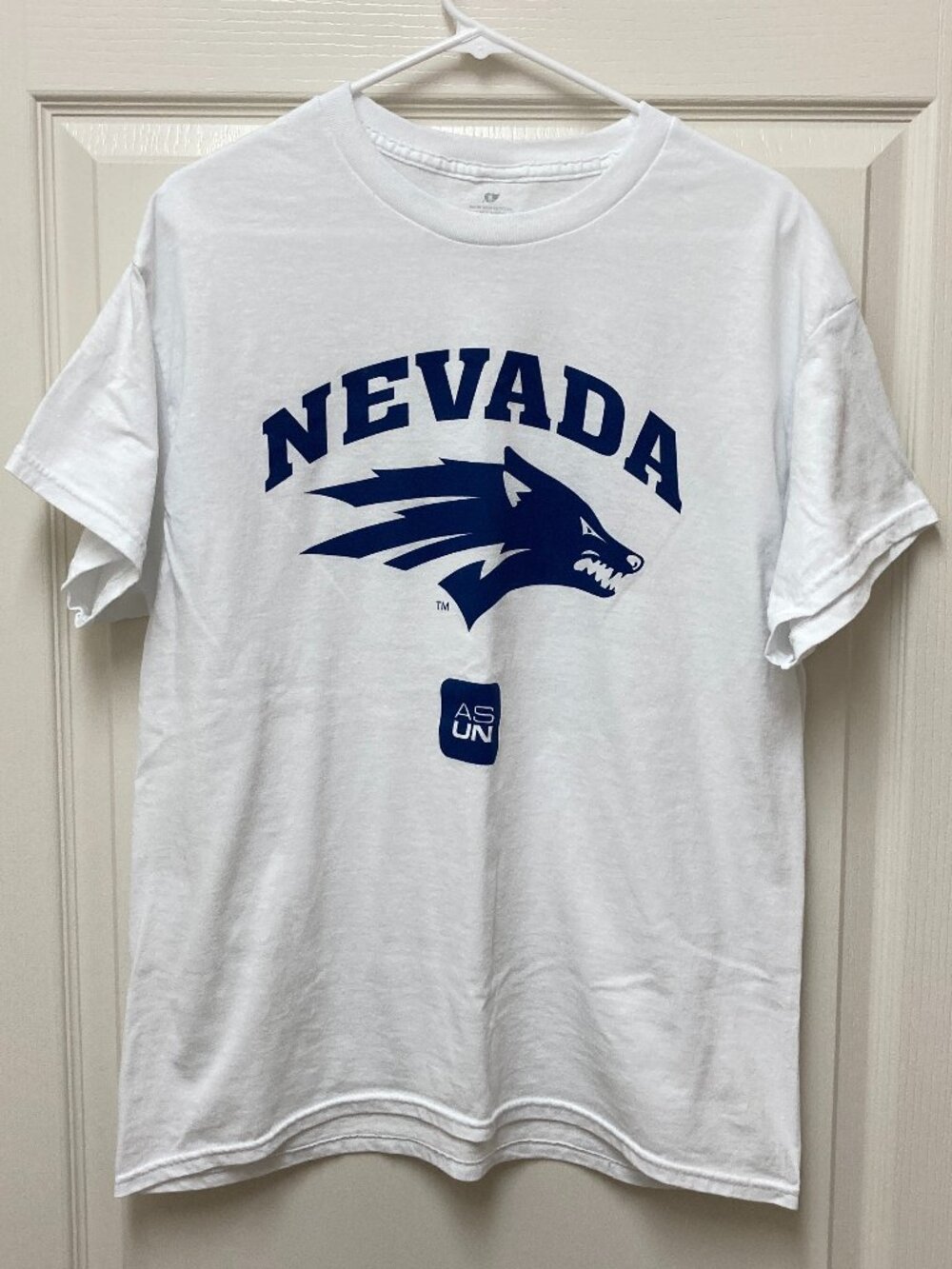 University Of Nevada Wolf Pack White Short Sleeve T-Shirt Size Large ASUN NCAA
